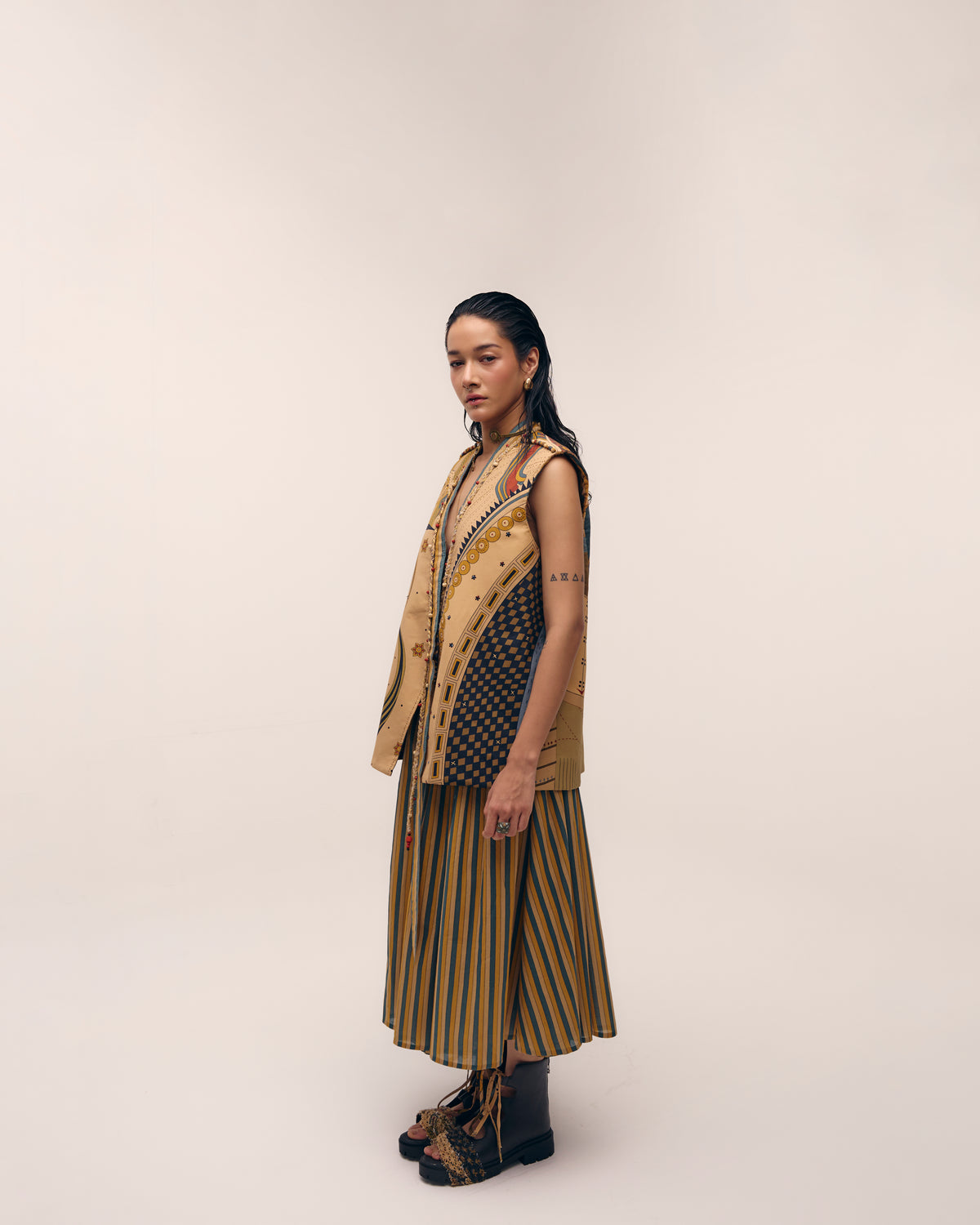 Biege folklore printed kimono jacket