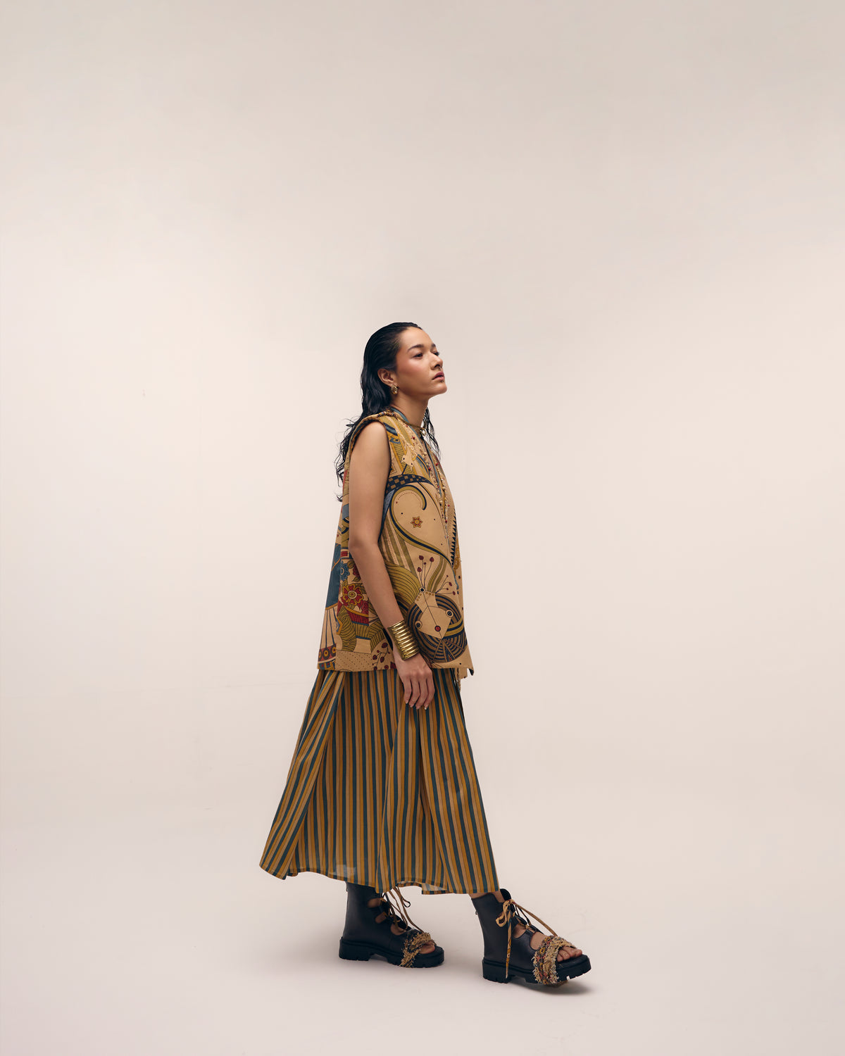 Biege folklore printed kimono jacket