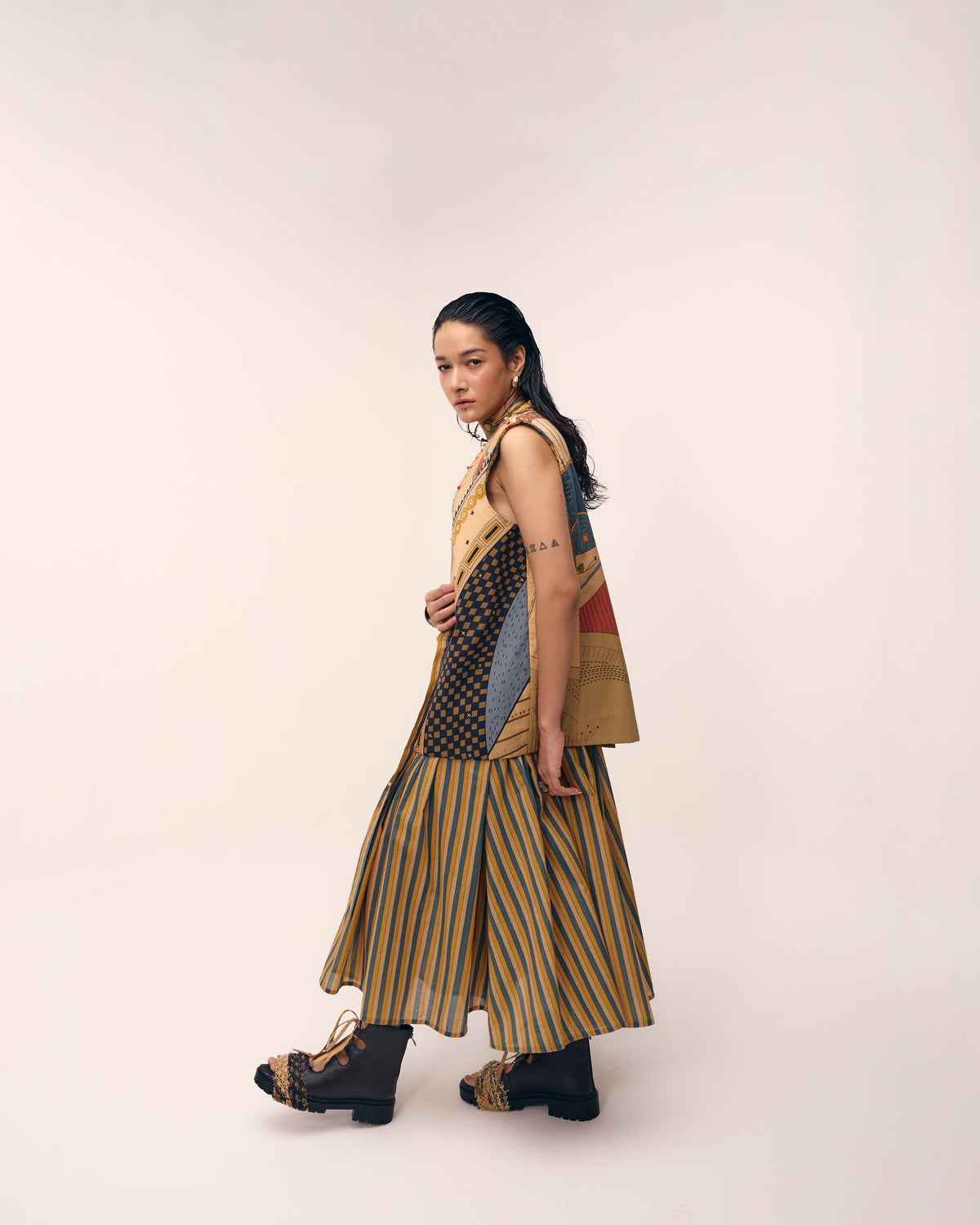 Biege folklore printed kimono jacket